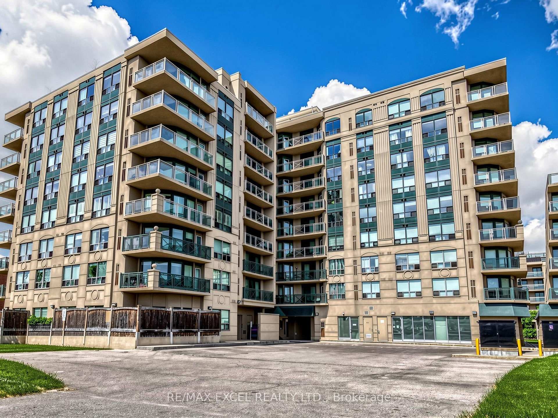 920 Sheppard Avenue Unit 711 photo 1