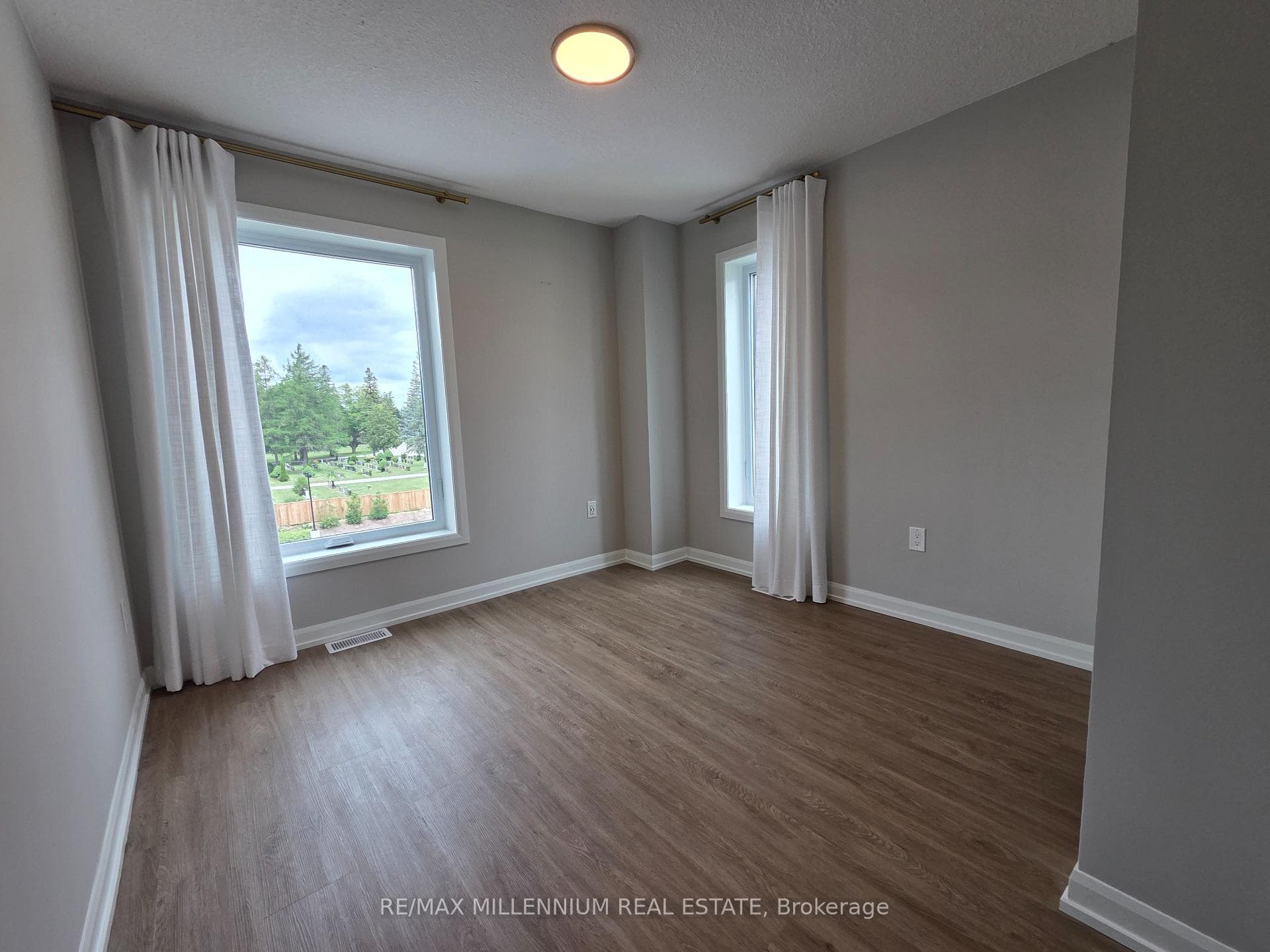 708 Woolwich Street Unit 103 photo 16
