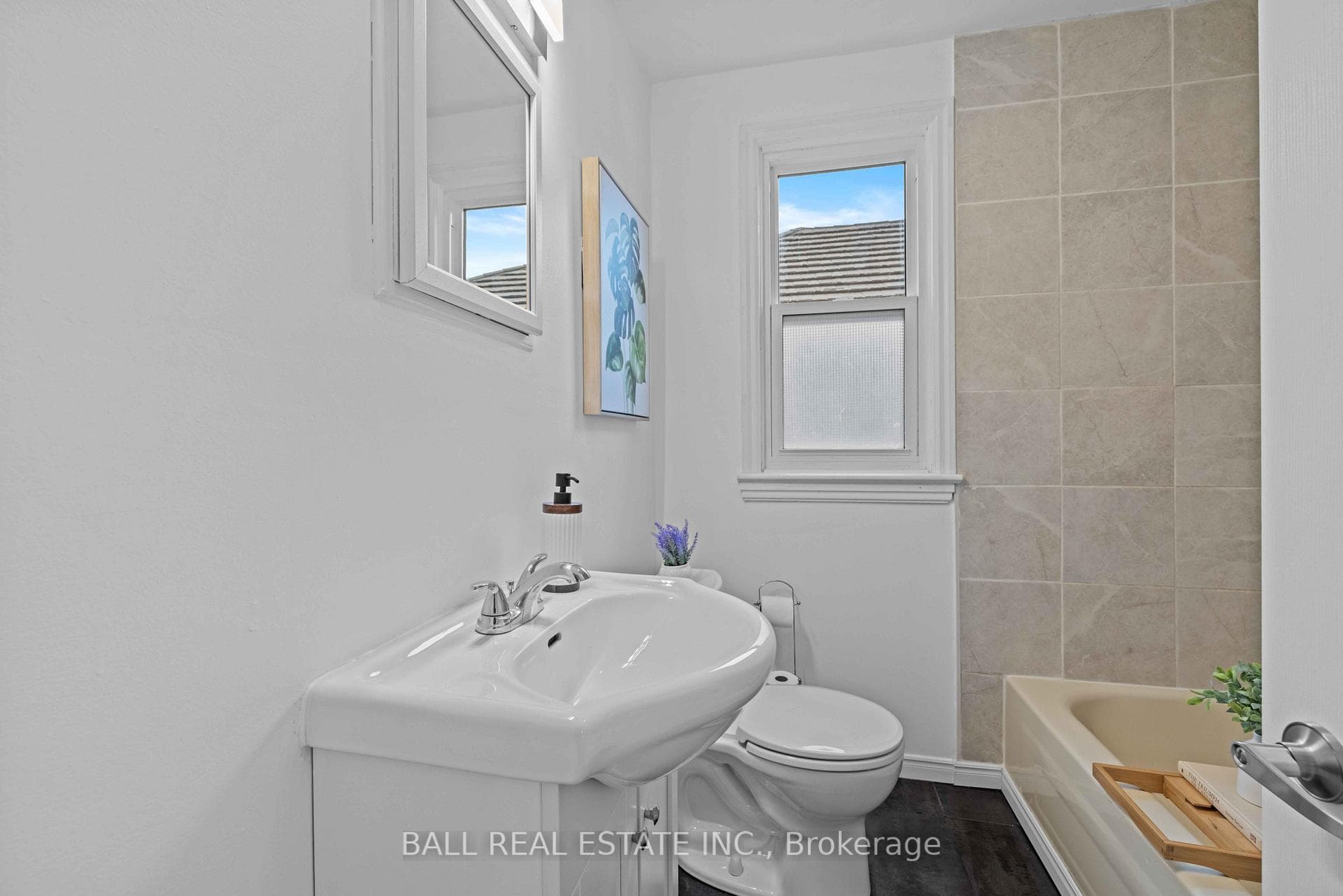 583 Reid Street photo 11