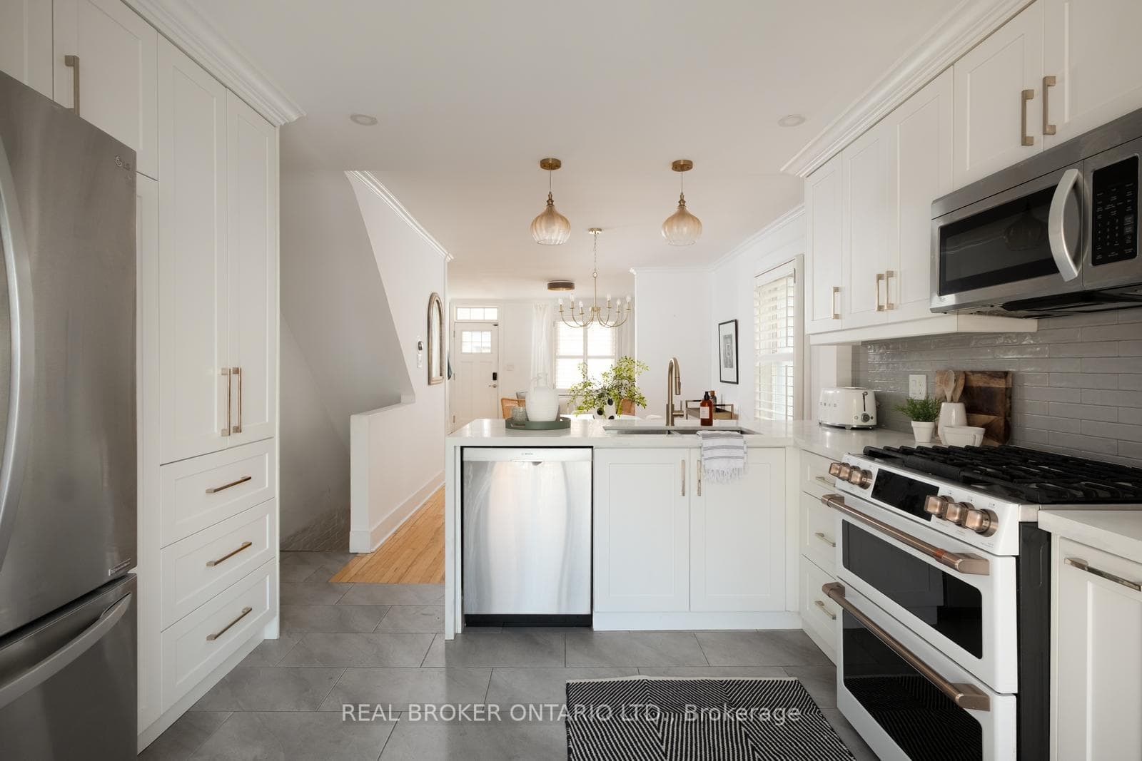 8 Stephenson Avenue photo 6