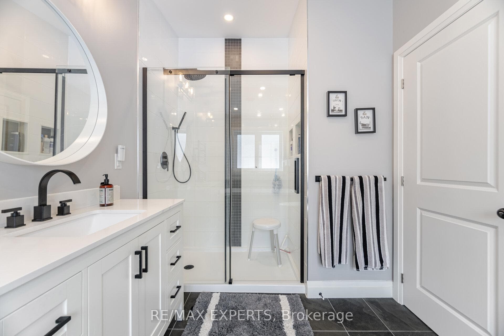 5541 Trafalgar Road photo 31
