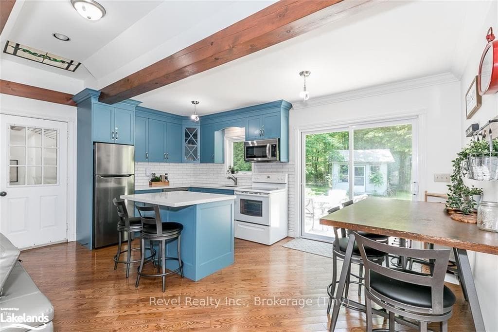 2440 CHAMPLAIN Road photo 7