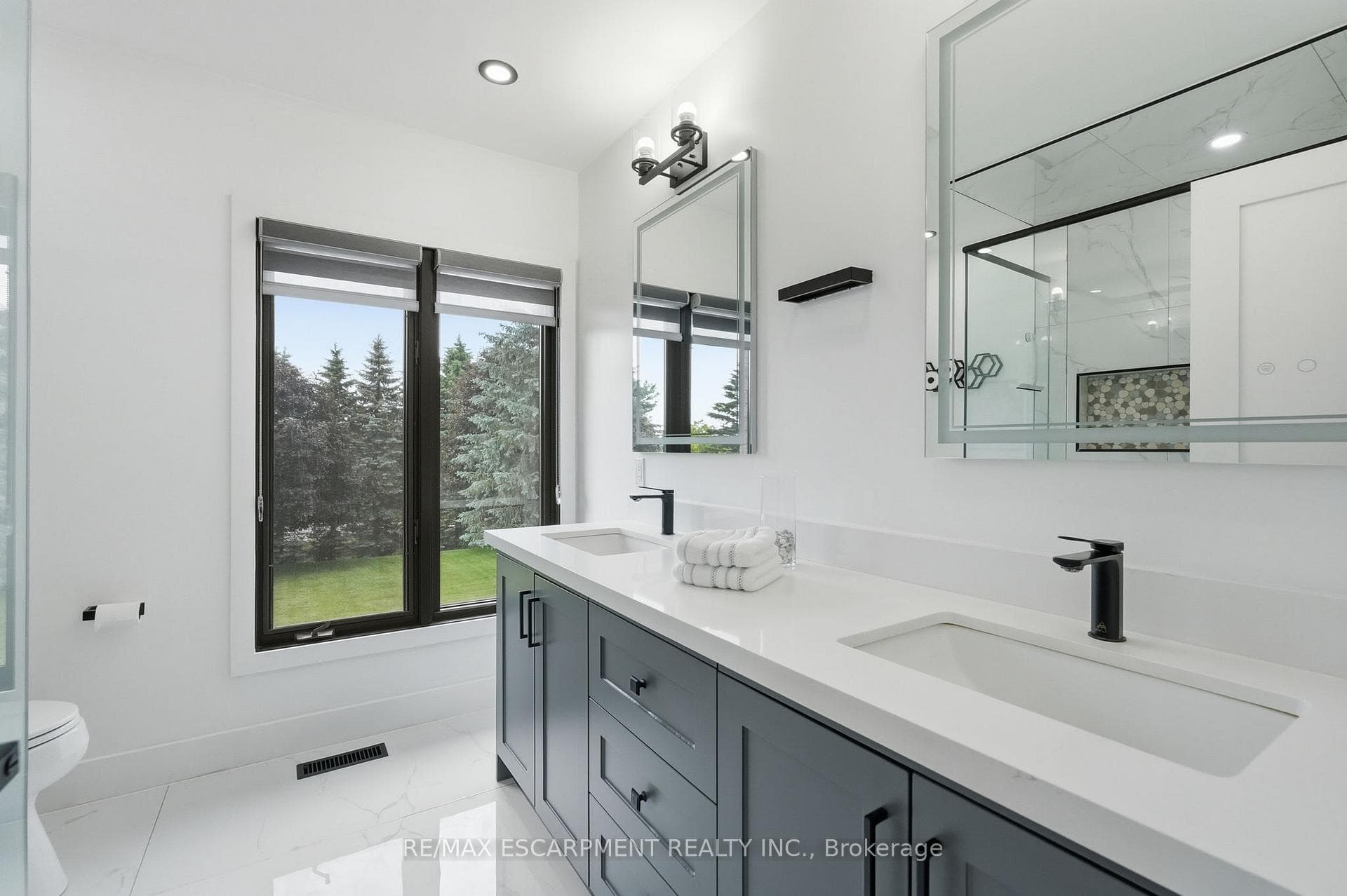 2 CURRIE Drive photo 24