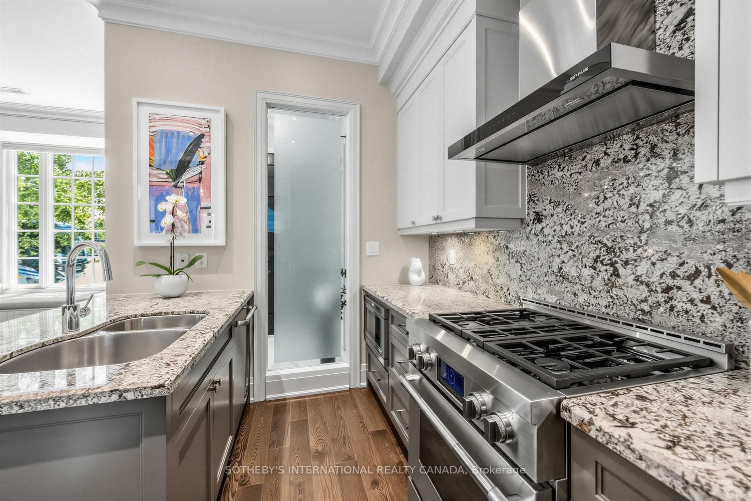 288 St Clair Avenue Unit TH2 photo 6