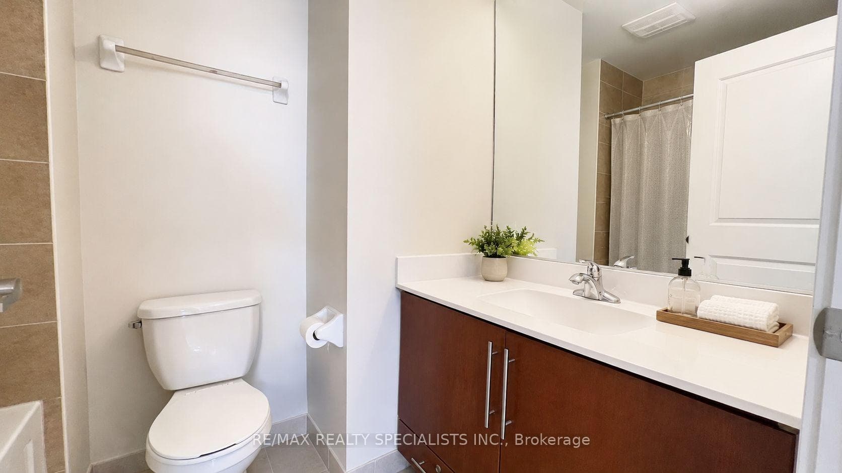 330 Burnhamthorpe Road Unit 2702 photo 6