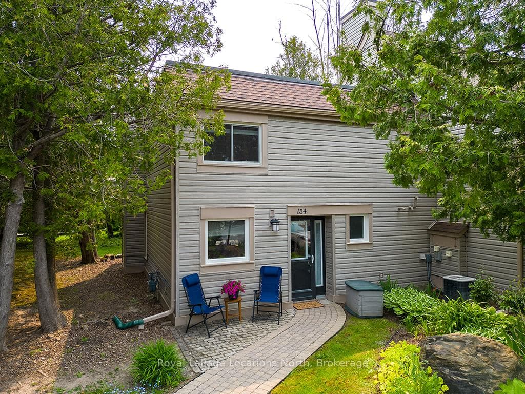 134 Escarpment Crescent photo 3