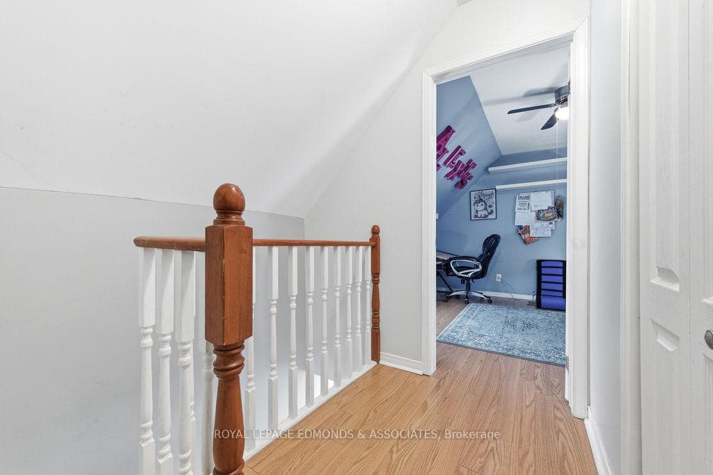 408 Moffat Street photo 24