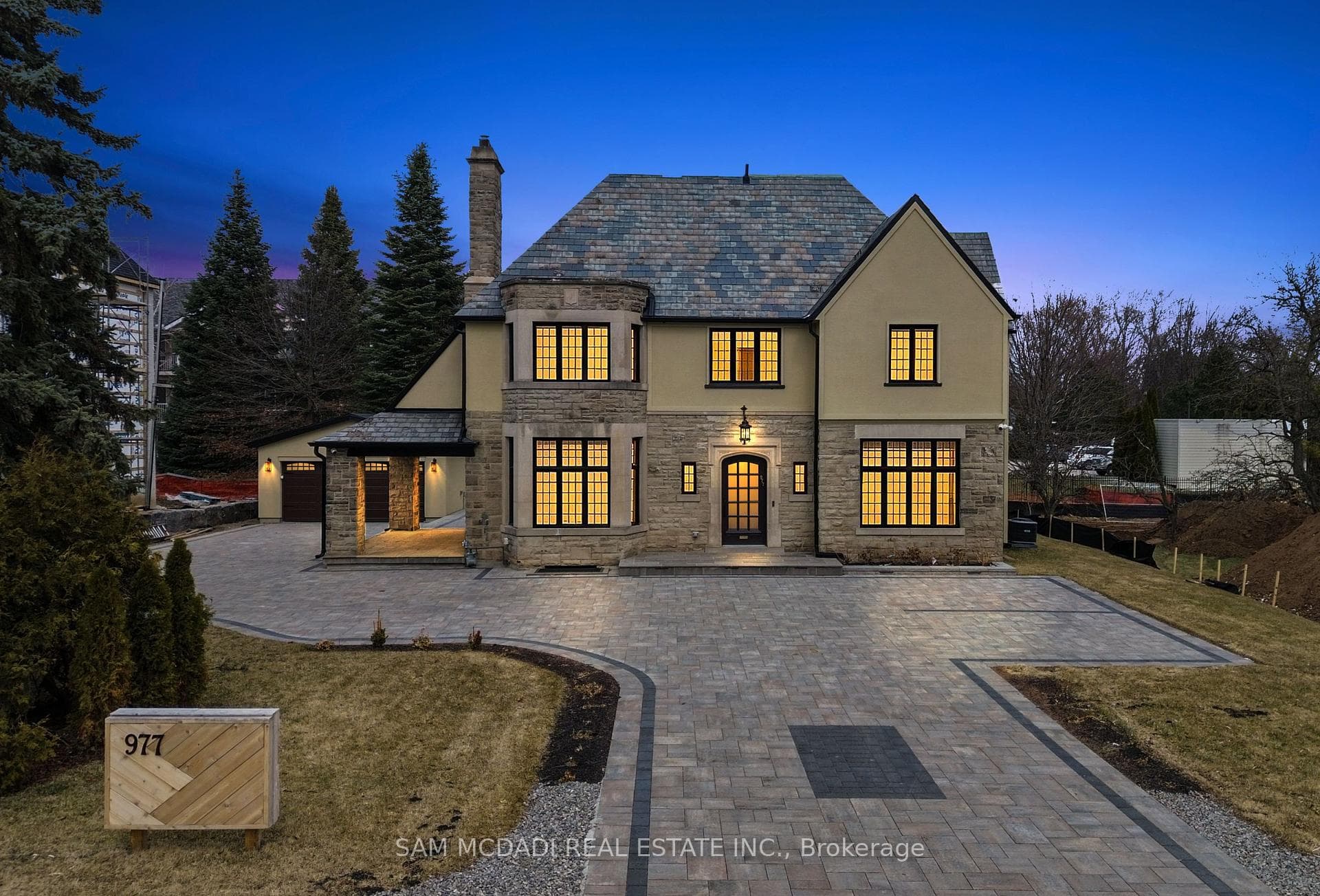 977 Unsworth Avenue photo 2