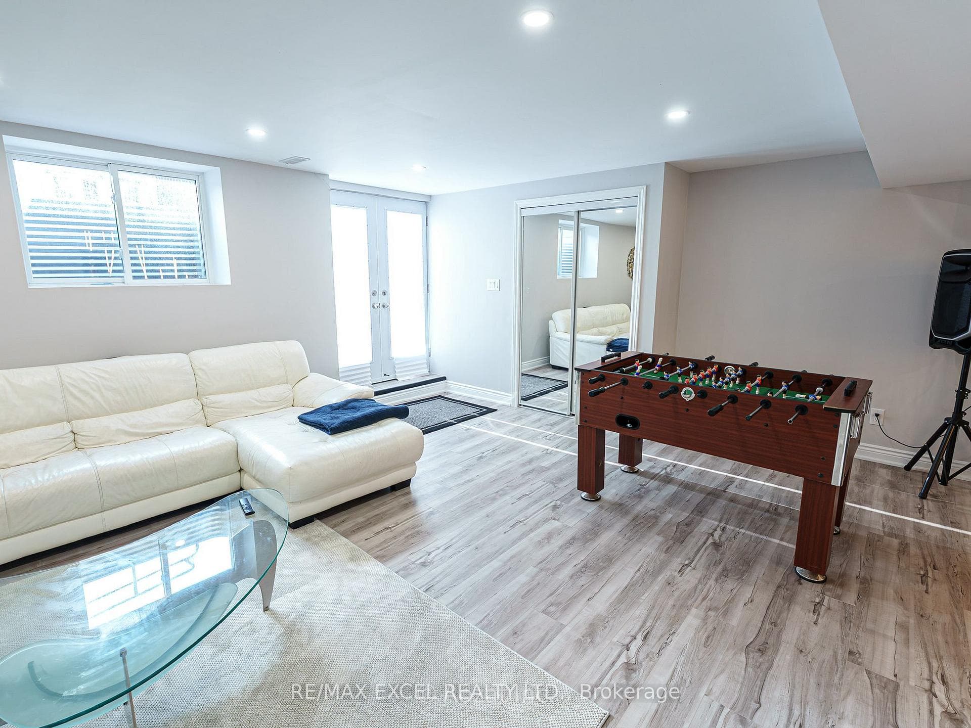 1 Tomwood Court photo 11