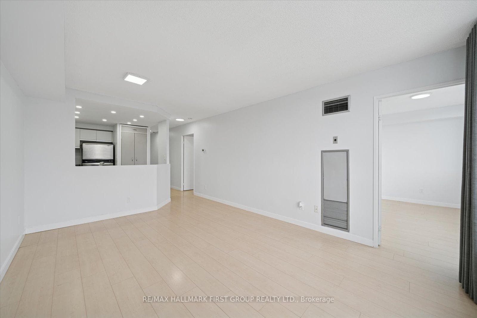 711 Rossland Road Unit 508 photo 6