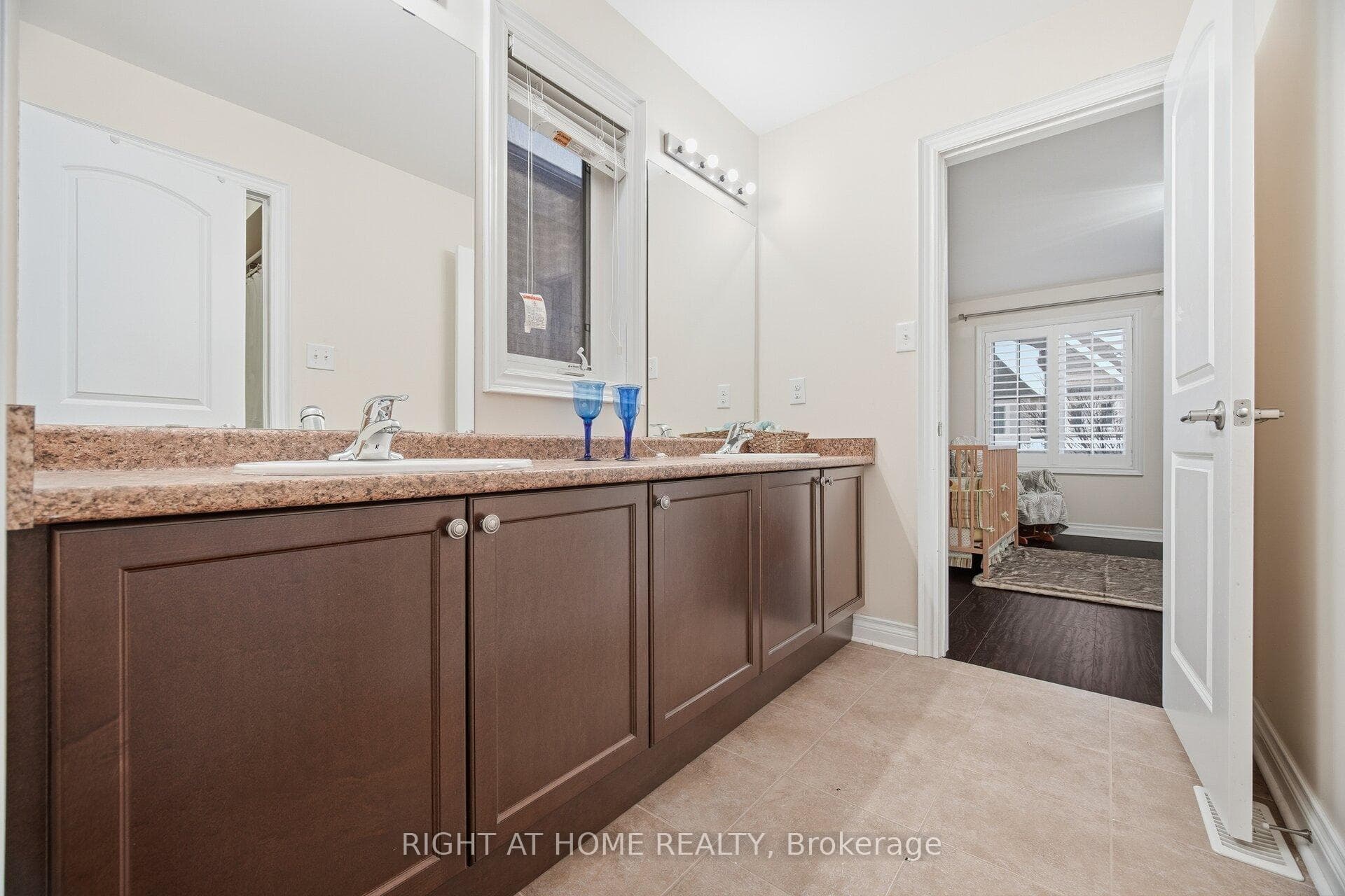 48 Cannington Crescent photo 33