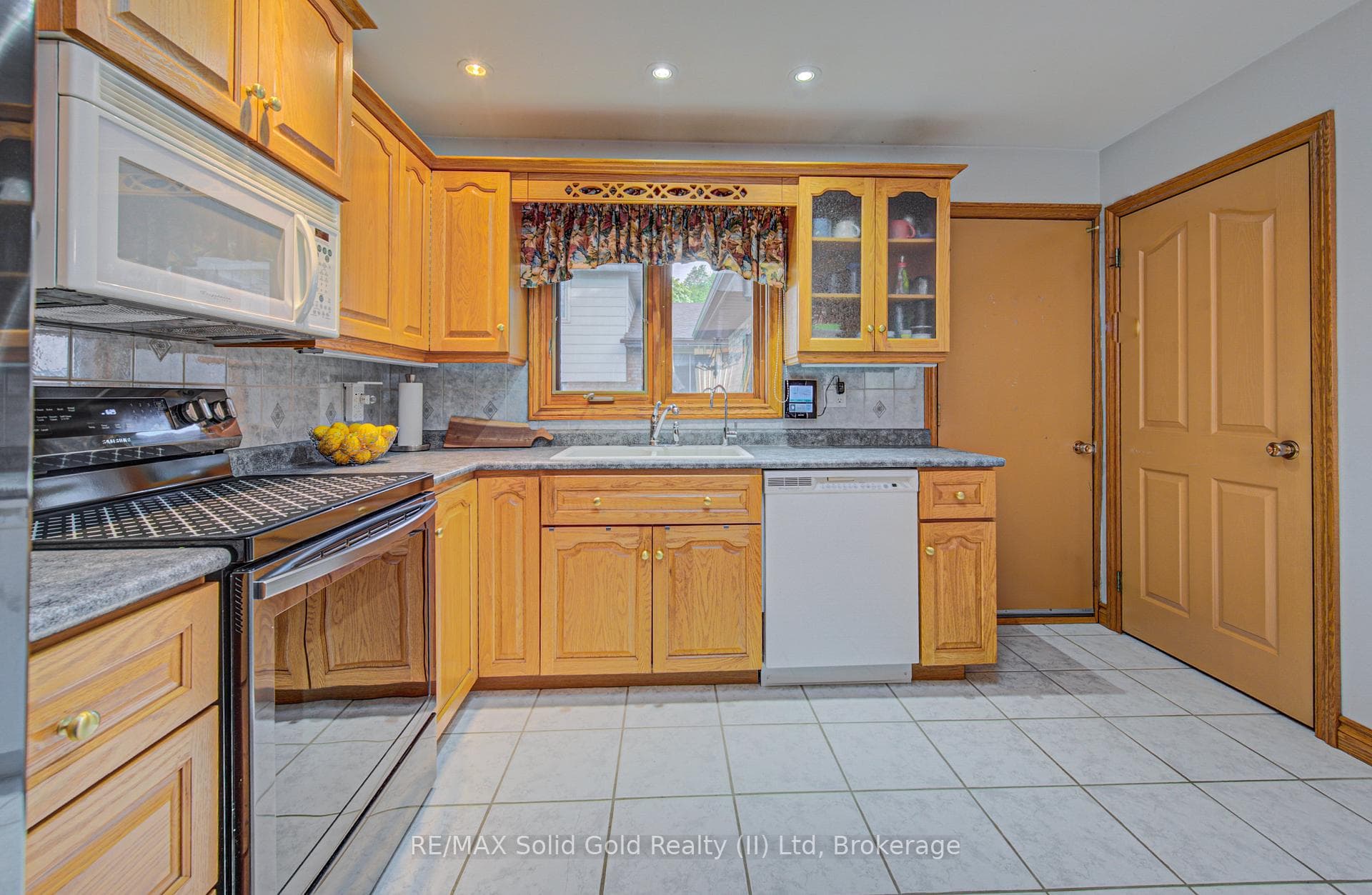 119 Martinglen Crescent photo 12