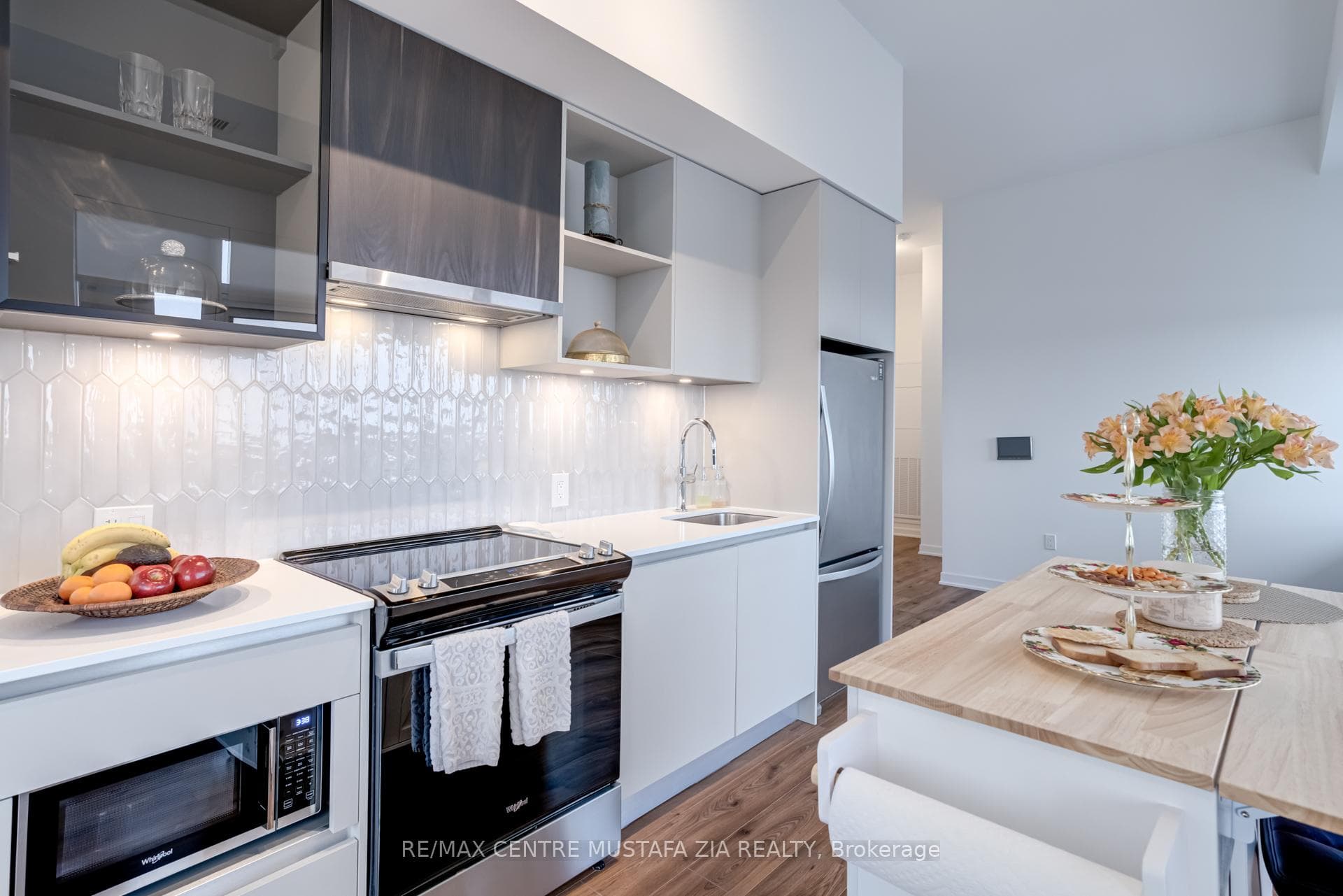 395 Dundas Street Unit 217 photo 16