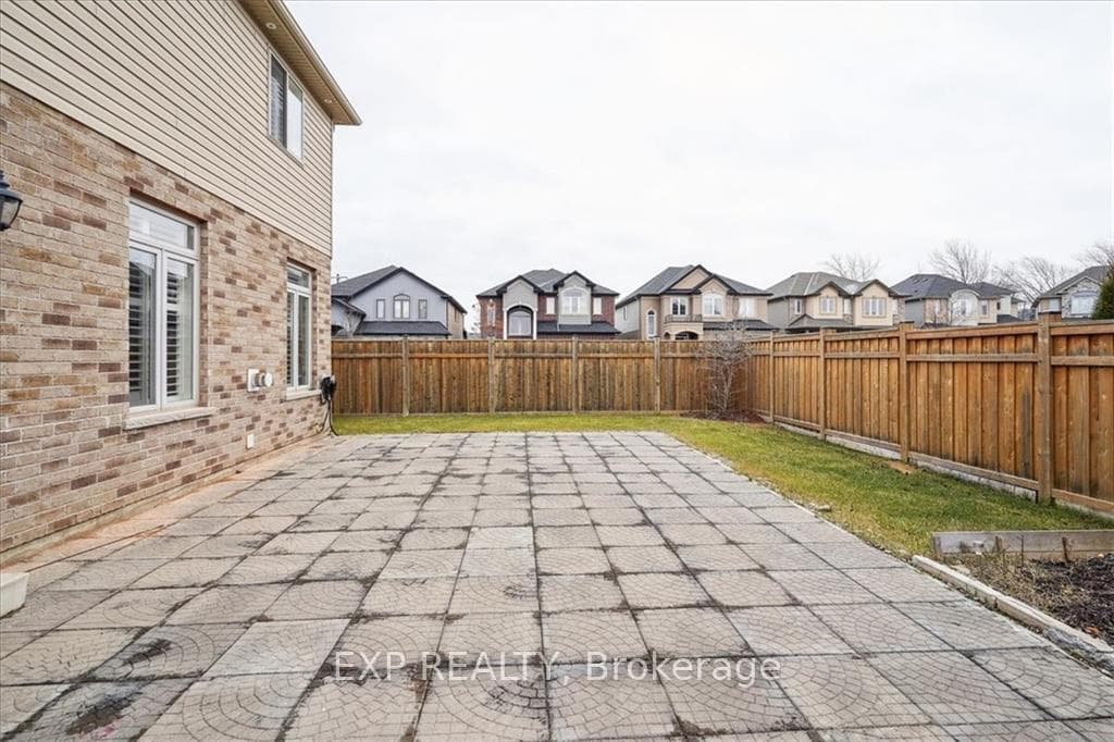 125 Lampman Drive photo 38