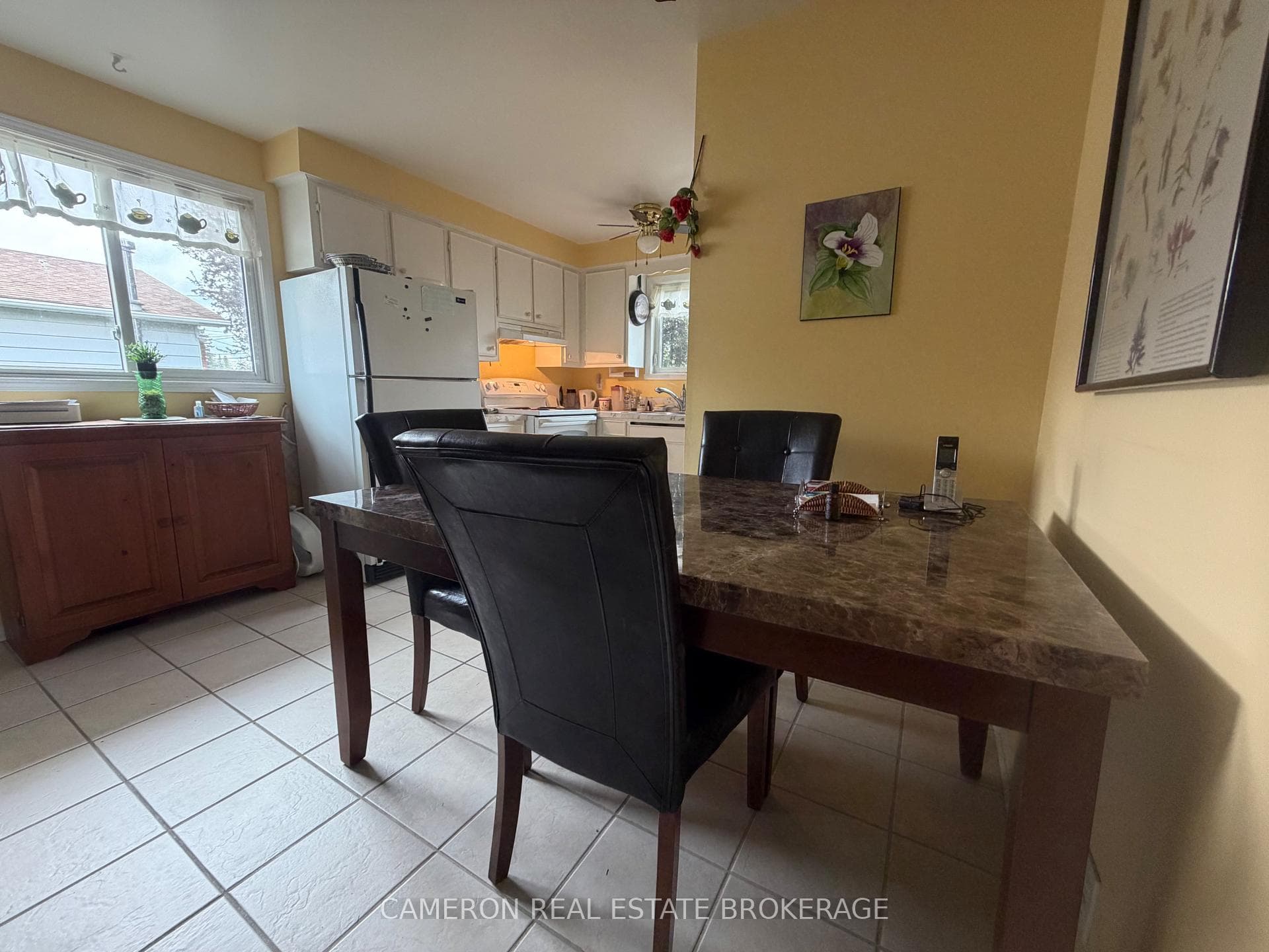 Eating area in the kitchen