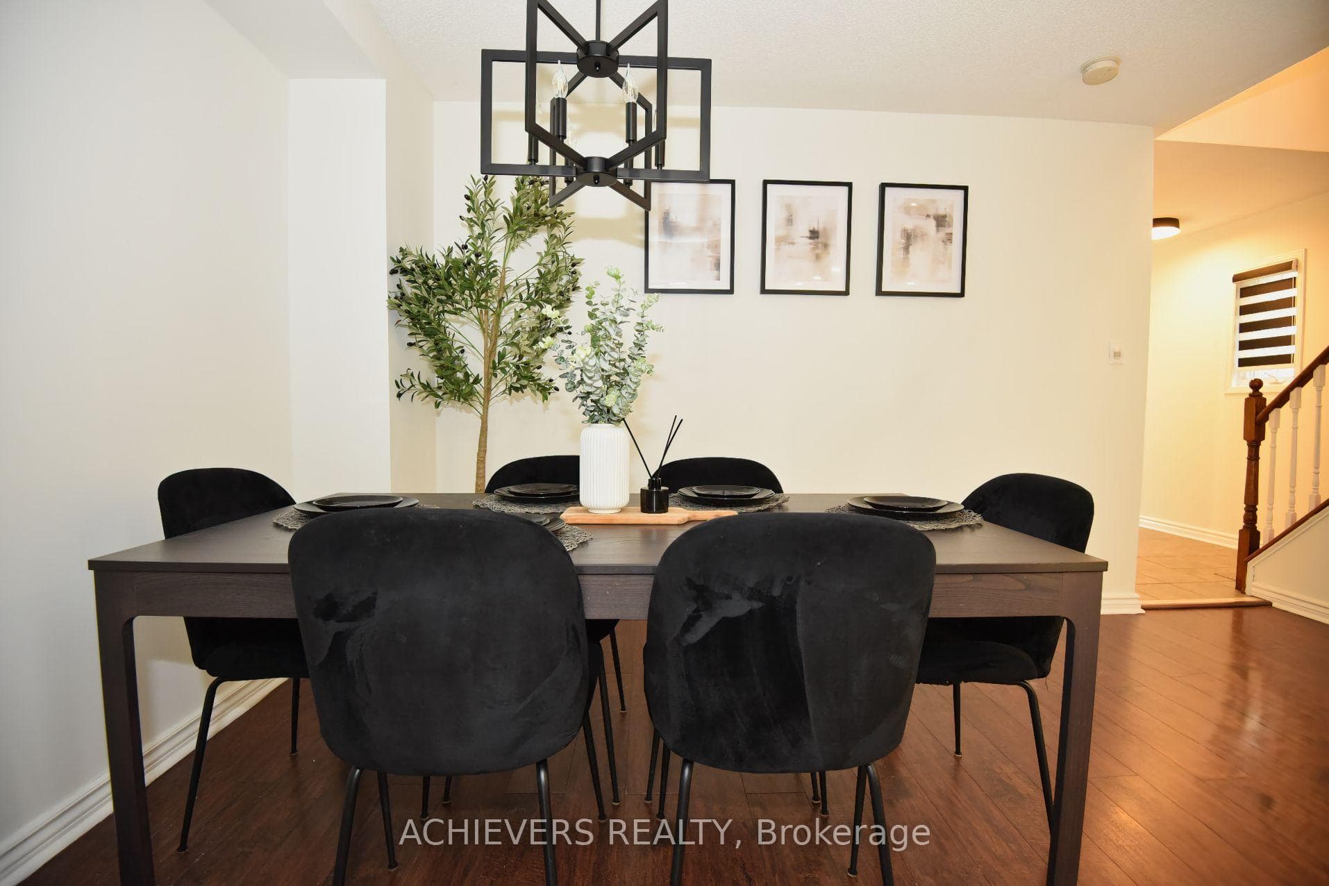 19 Mccullock Crescent photo 12