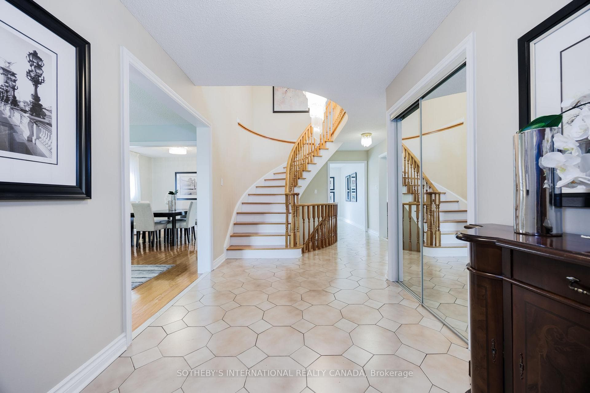 15 Keeleview Court photo 3
