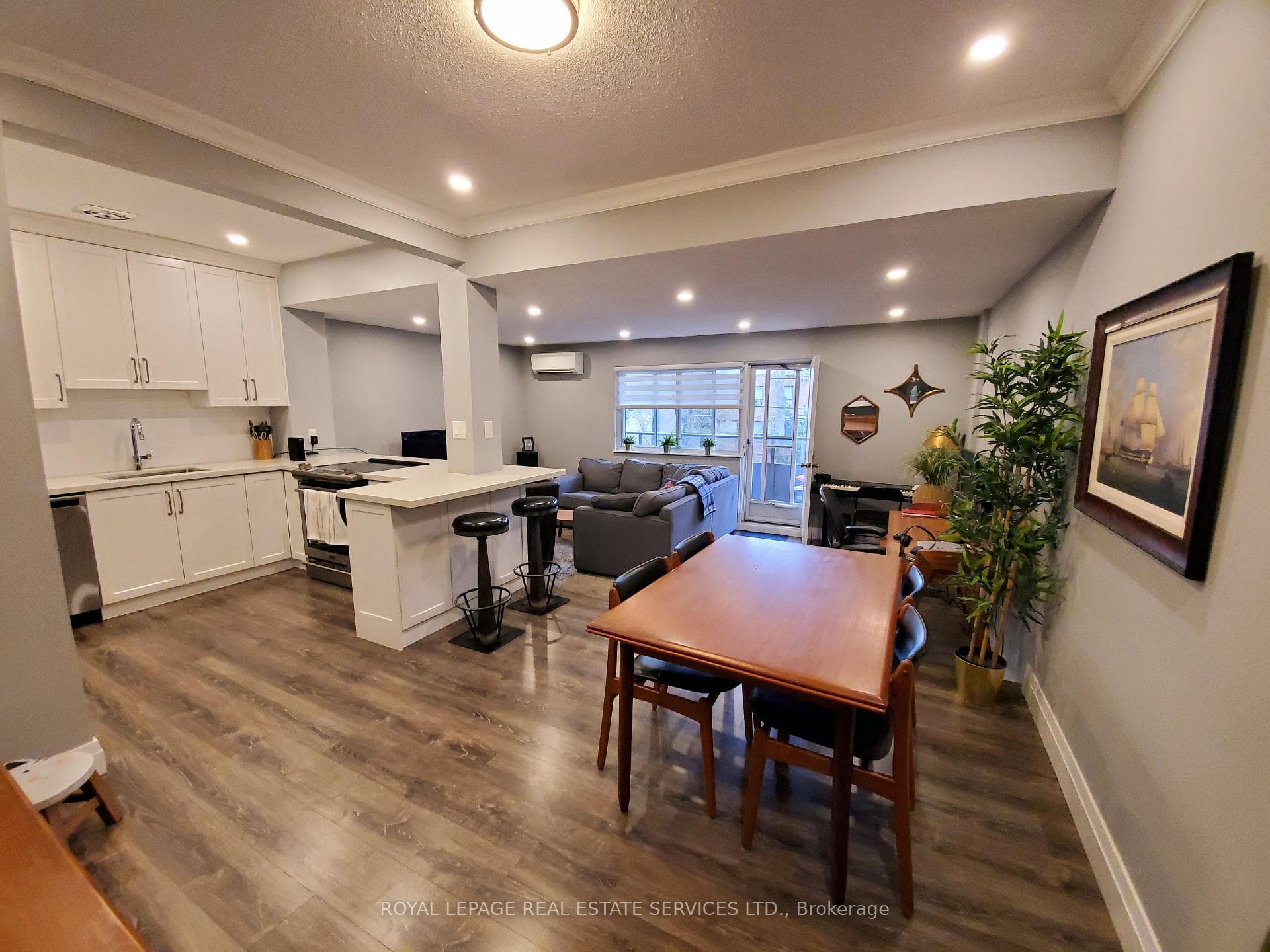 15 Elizabeth Street Unit 203 photo 2