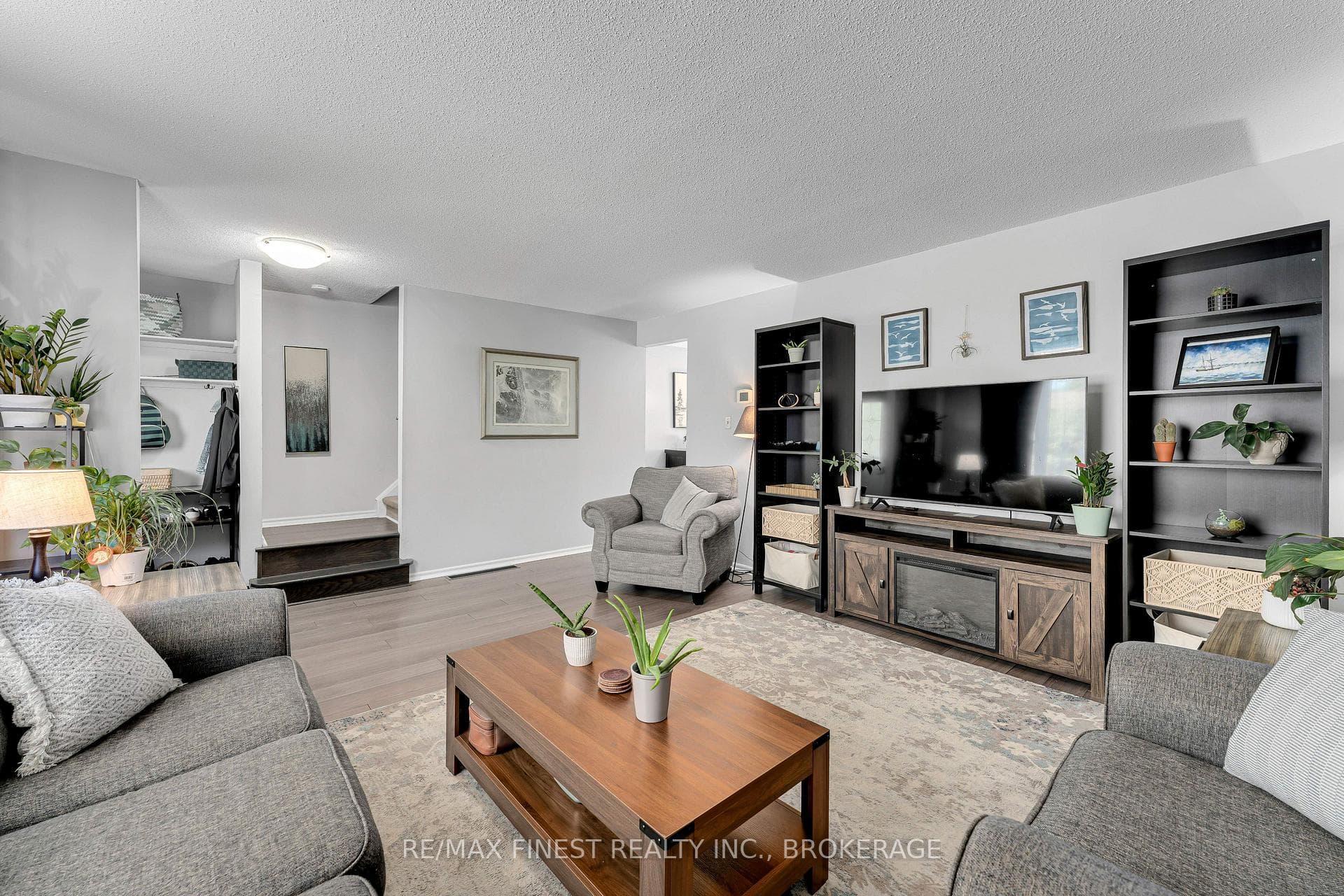 801 Grouse Crescent photo 5