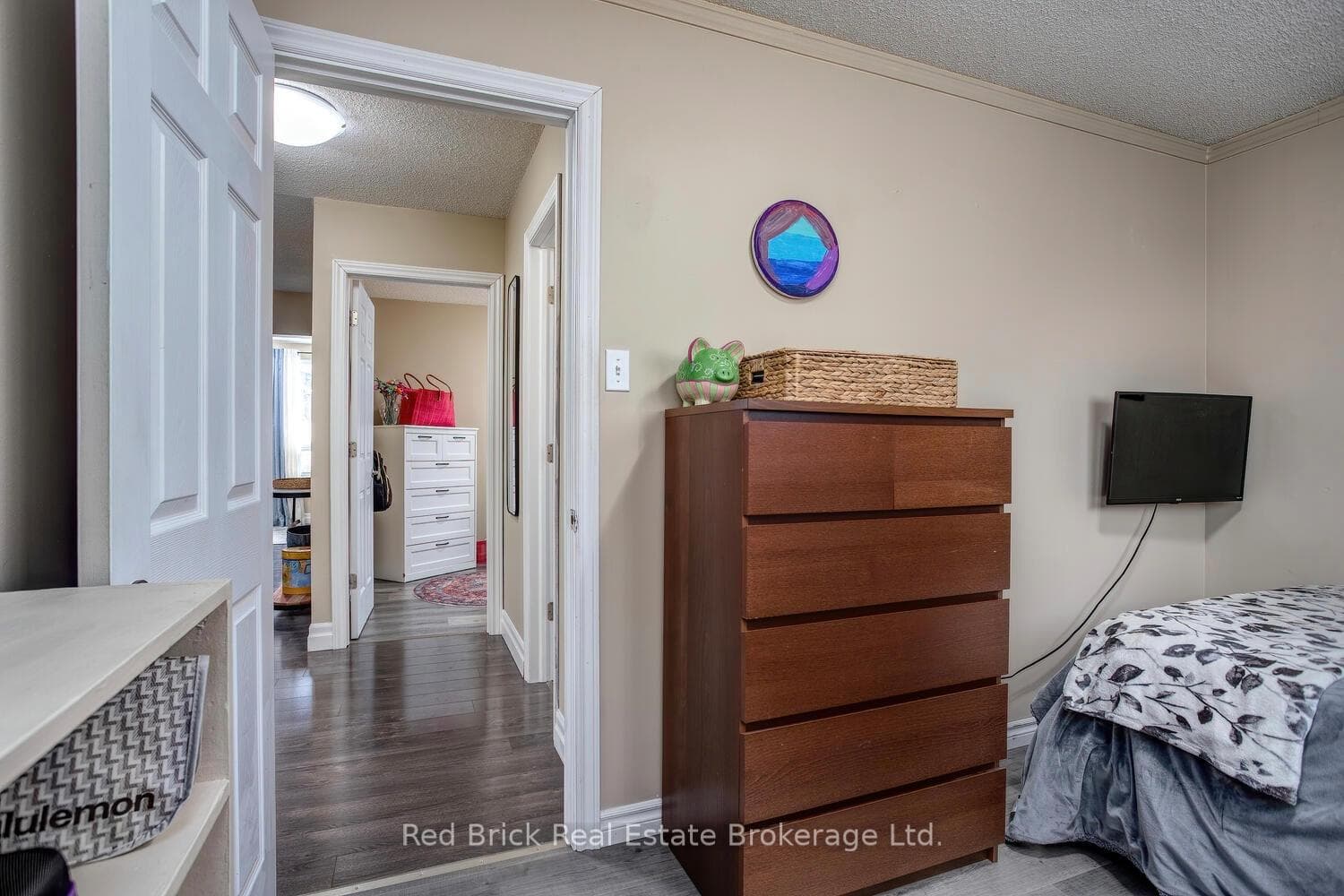 235 Wellington Street photo 21