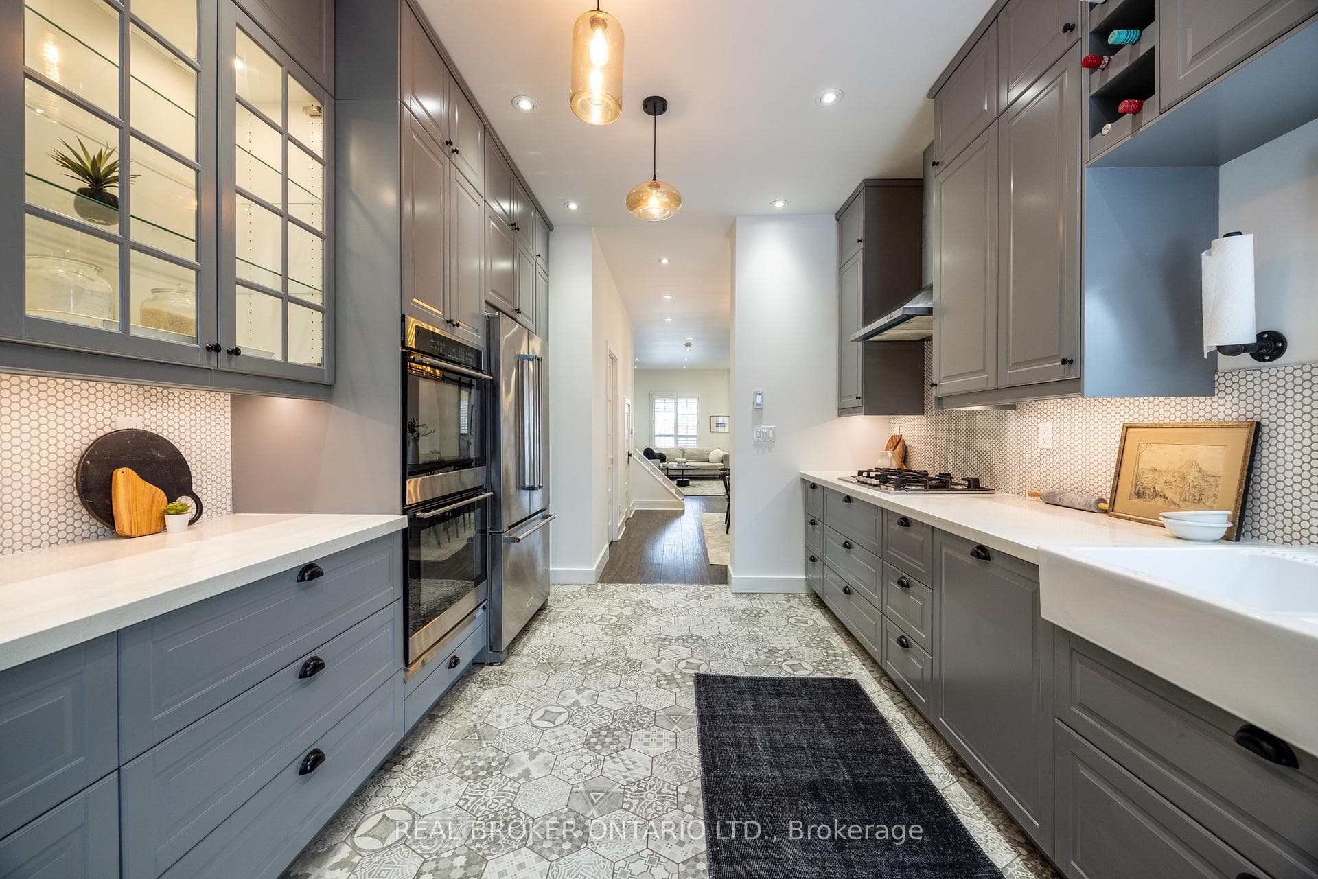 6 Vancouver Avenue photo 10