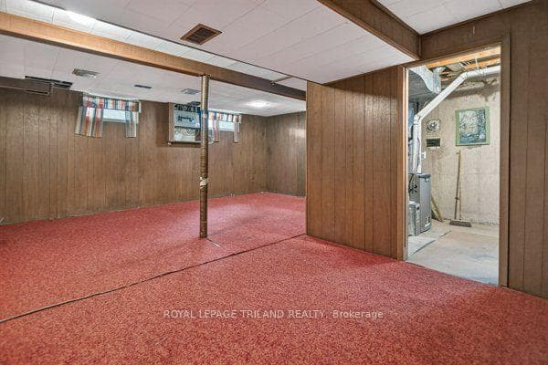 657 Viscount Road photo 32