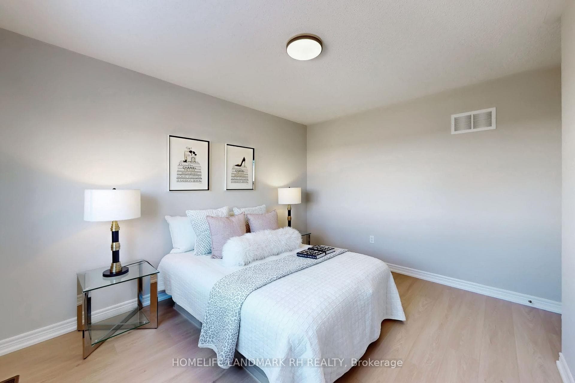 1031 Blackhall Crescent photo 34