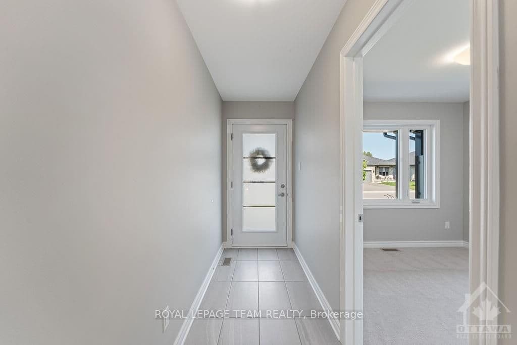 811 REAUME Street photo 4