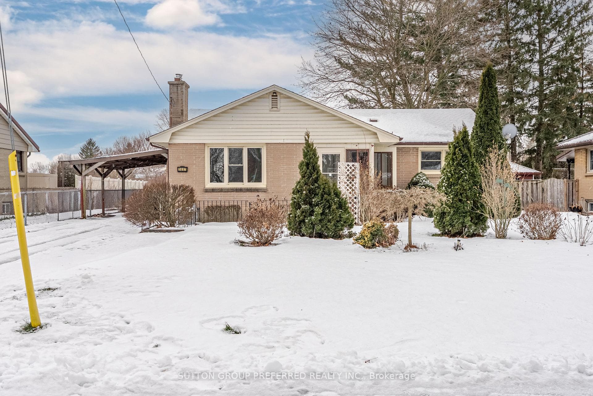 1697 Moffatt Avenue photo 8