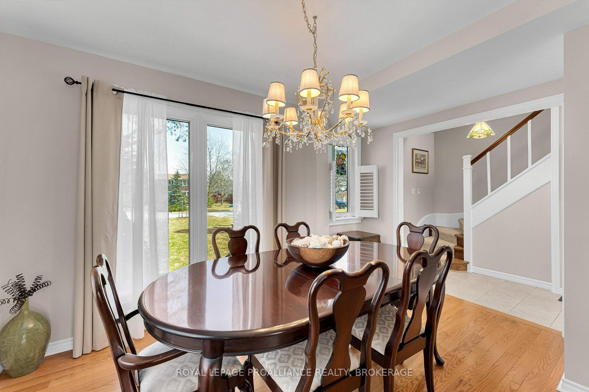 46 Watts Crescent photo 6
