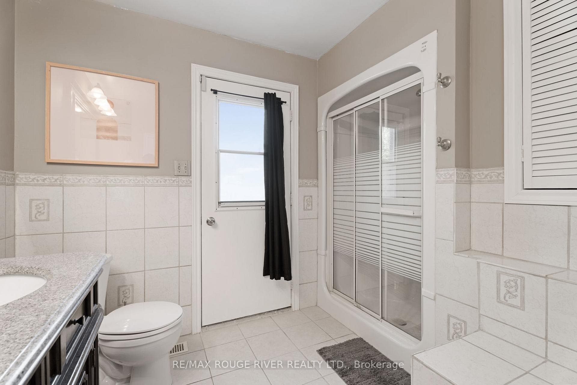 468 Victoria Street photo 23