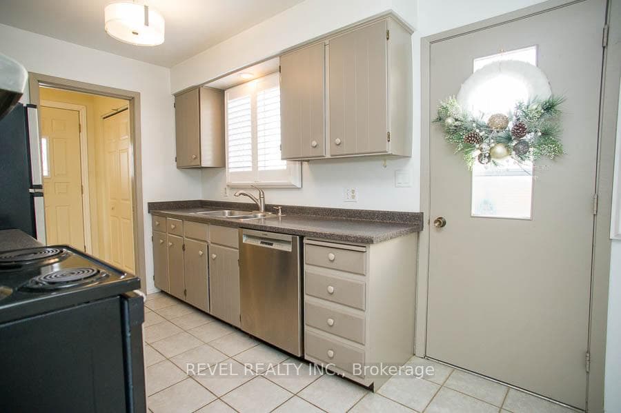 15 Burdock Boulevard photo 10