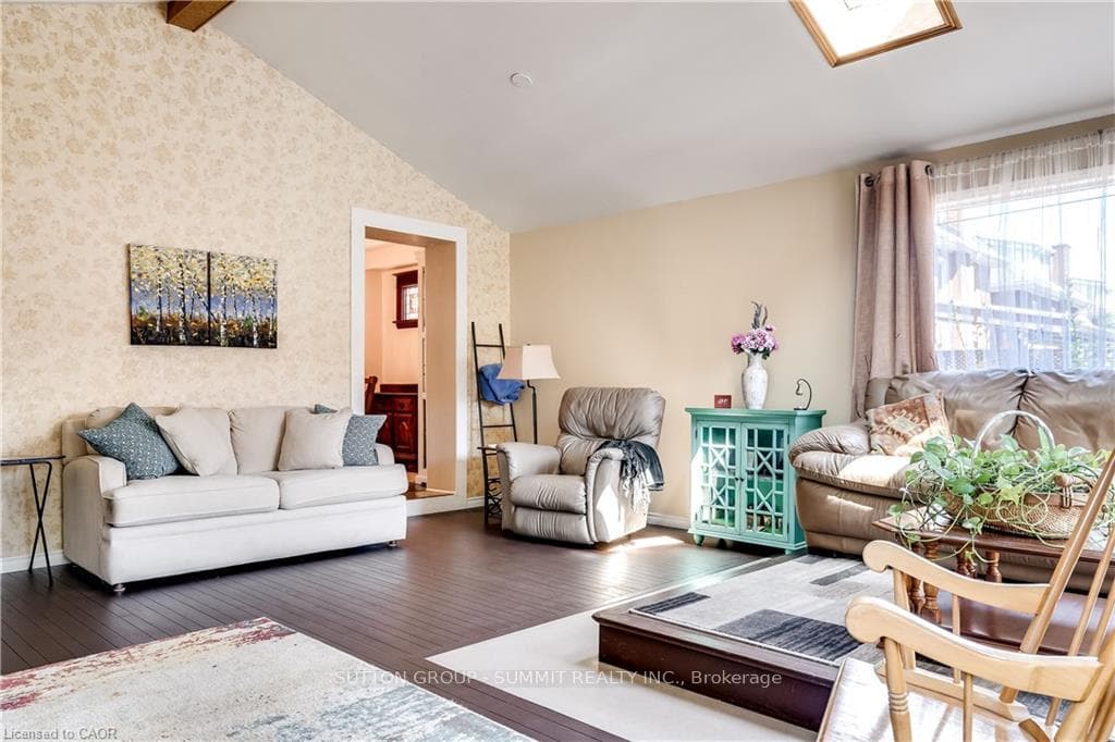 287 Graham Avenue photo 19
