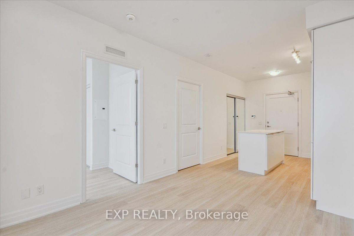 30 Elm Drive Unit 2003 photo 11