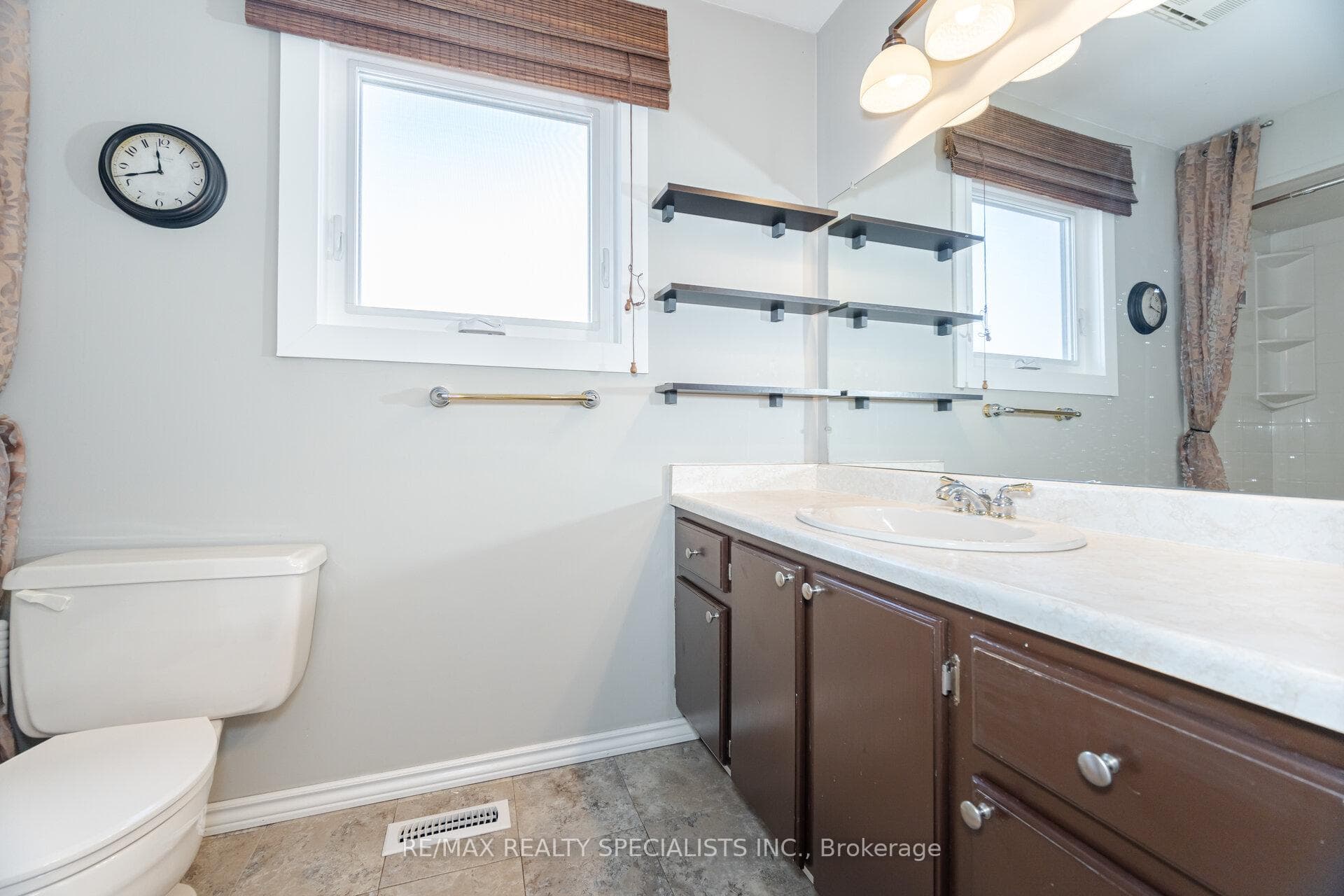 28 Ashurst Crescent photo 13