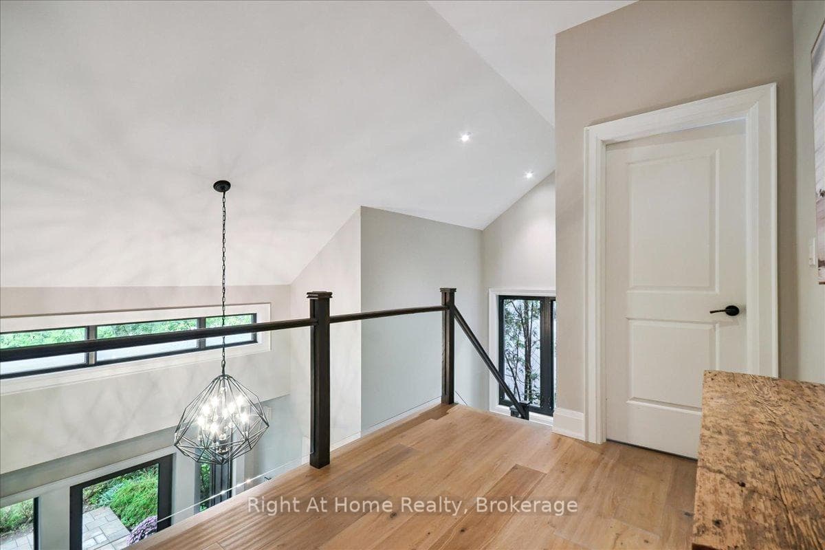176 Viewbank Crescent photo 14