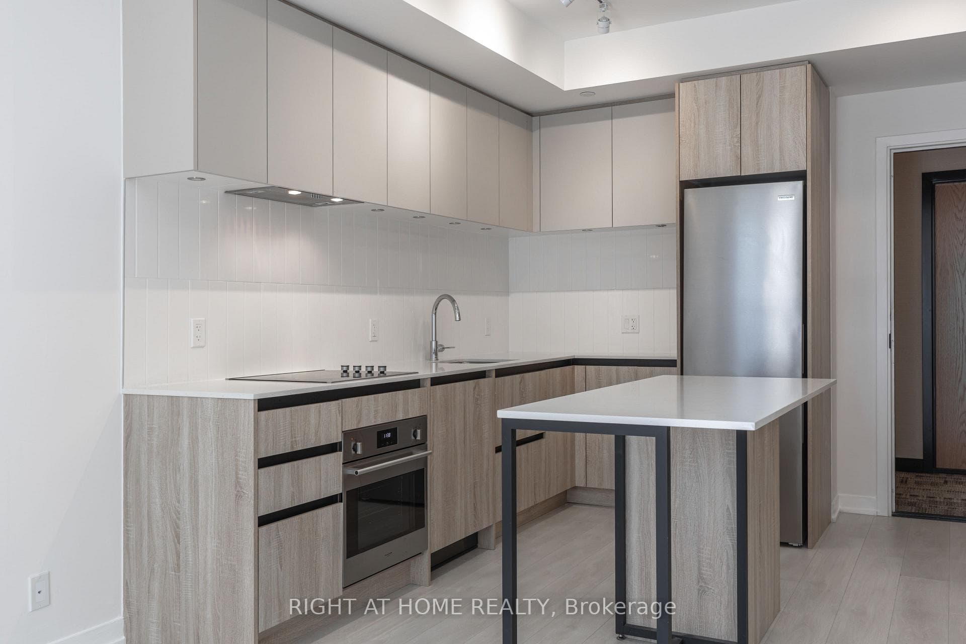 7950 Bathurst Street Unit 320 photo 7