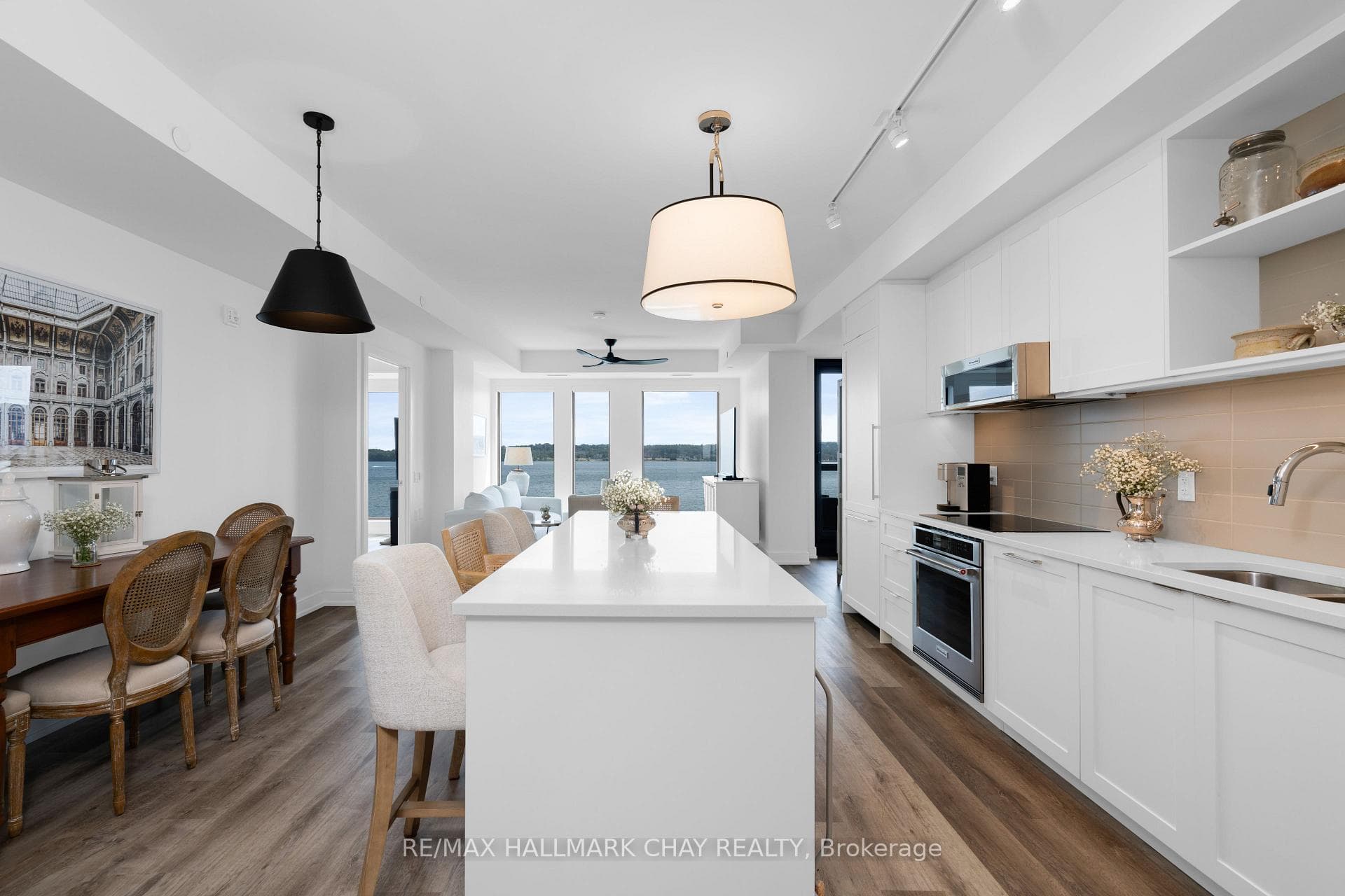 185 Dunlop Street Unit 302 photo 3
