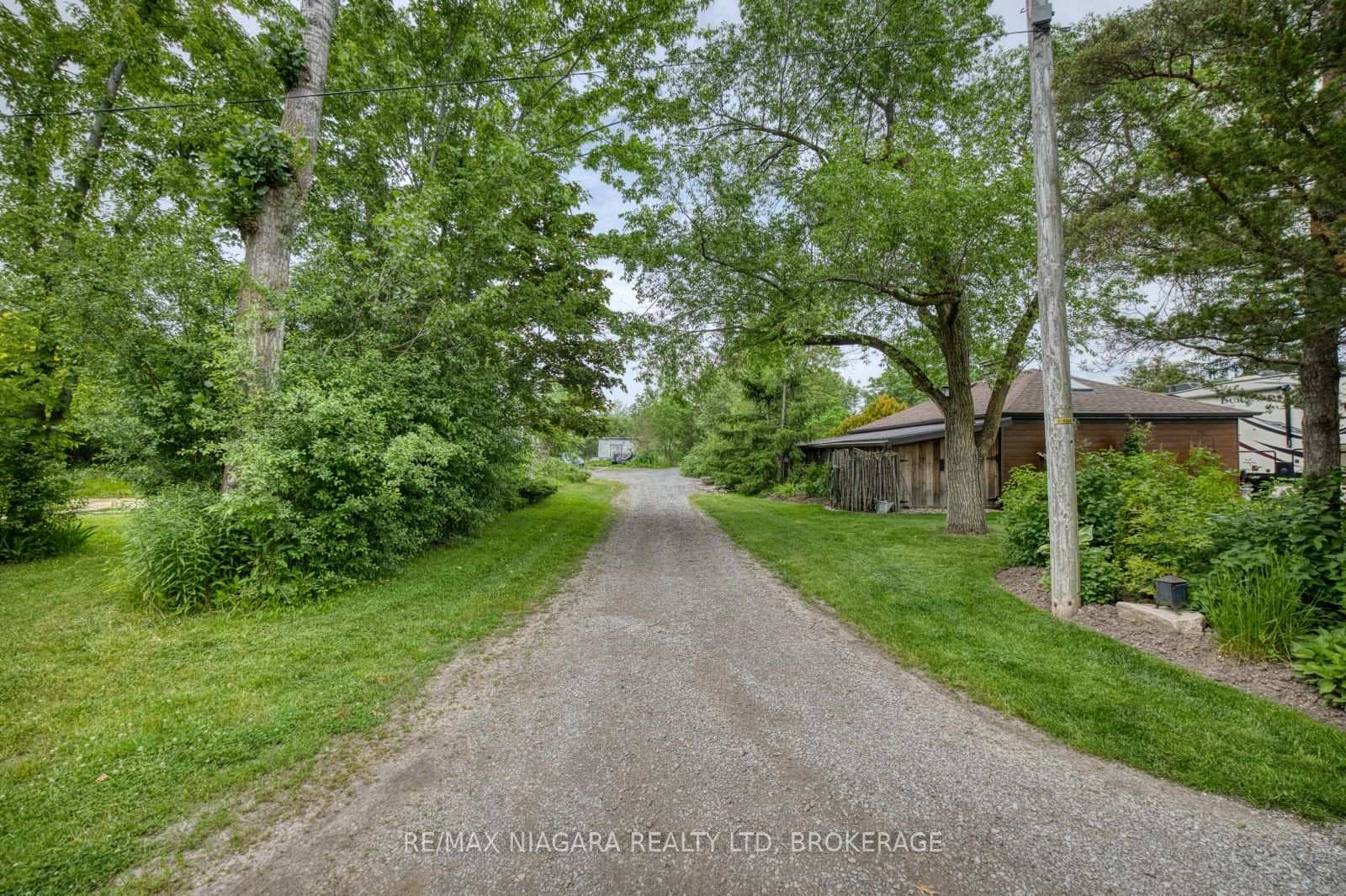 1674 Ridgemount Road photo 17
