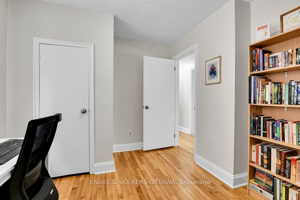 2565 Elmhurst Street photo 19