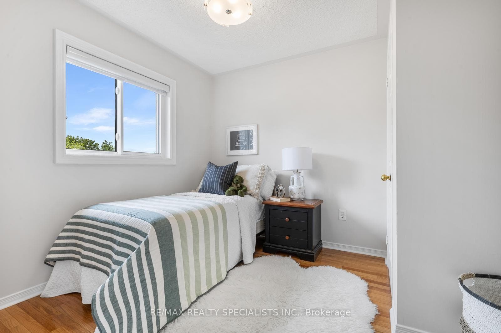 3879 Periwinkle Crescent photo 26
