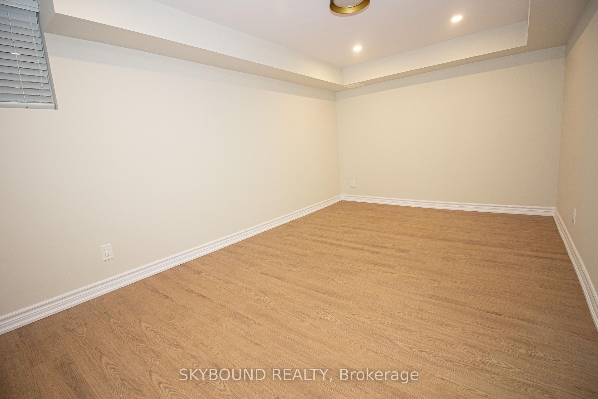 1299 Prestonwood Crescent photo 28