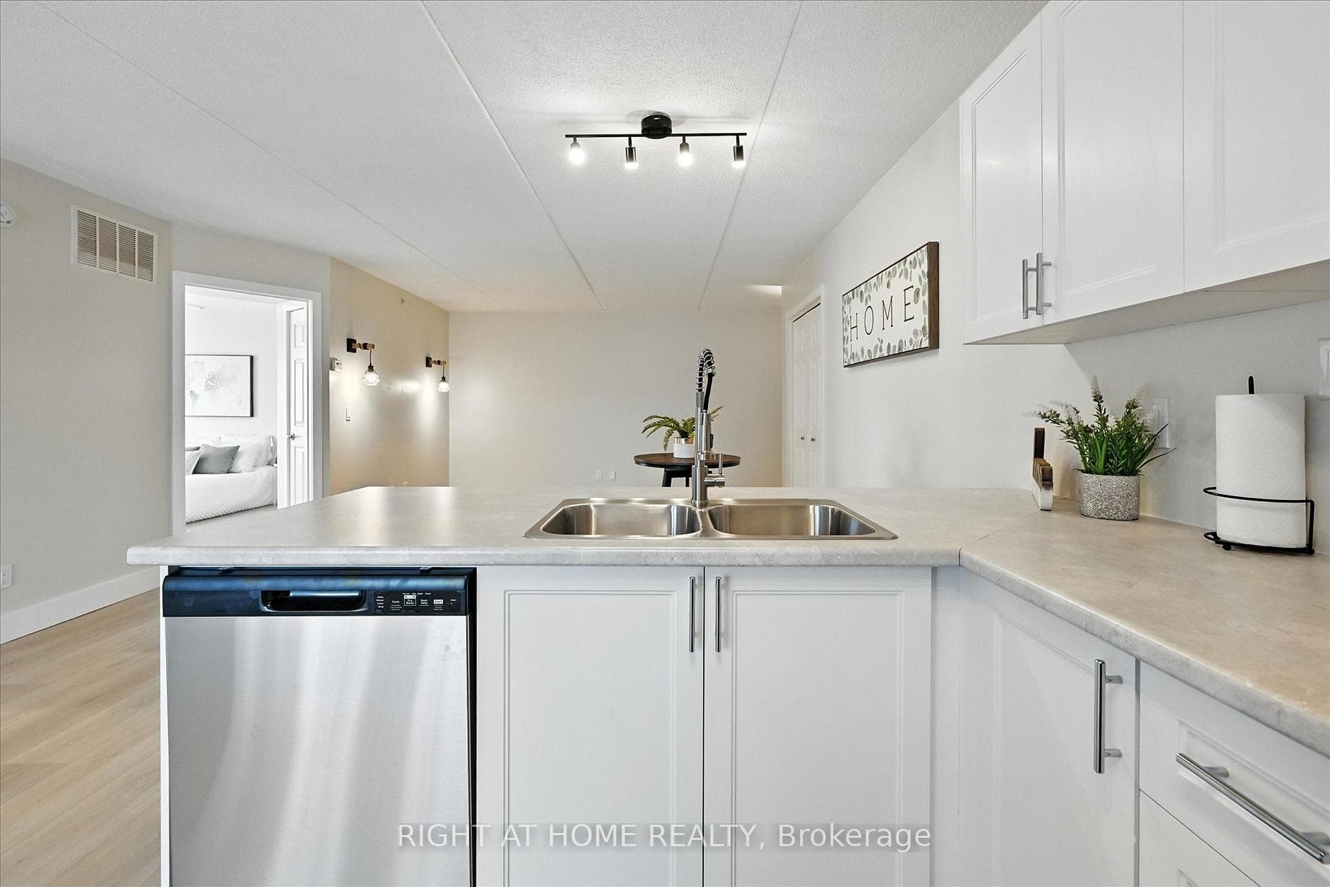 1421 Walkers Line Unit 102 photo 9