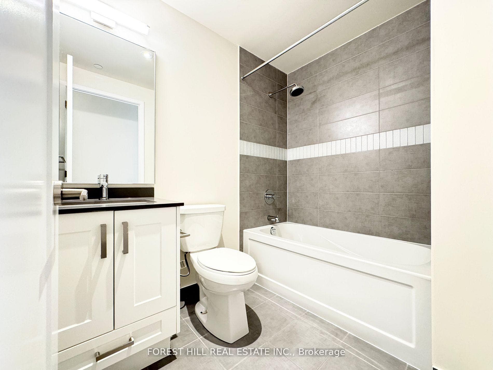 99 John Street Unit 402 photo 8