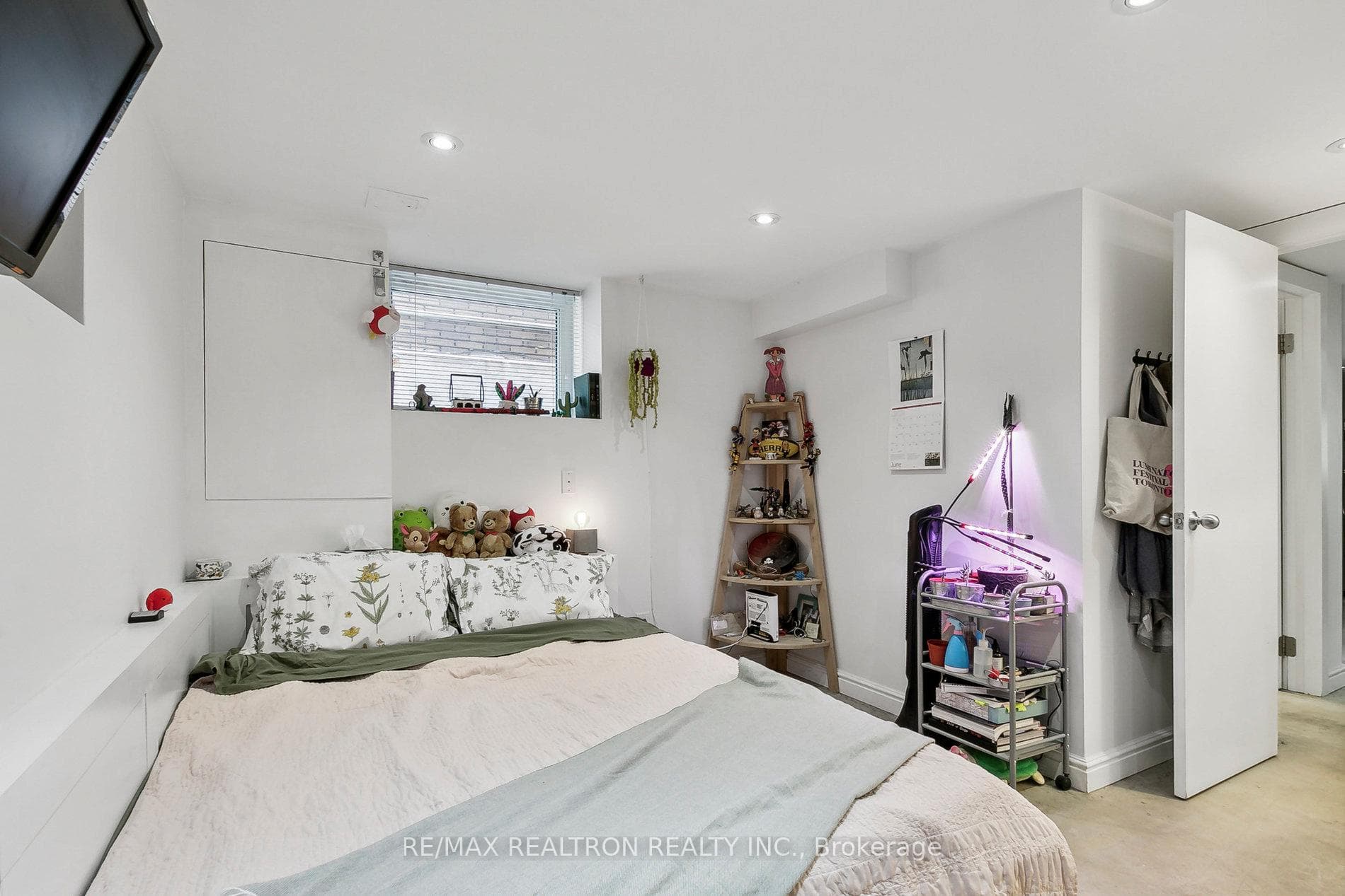 282 Perth Avenue photo 36
