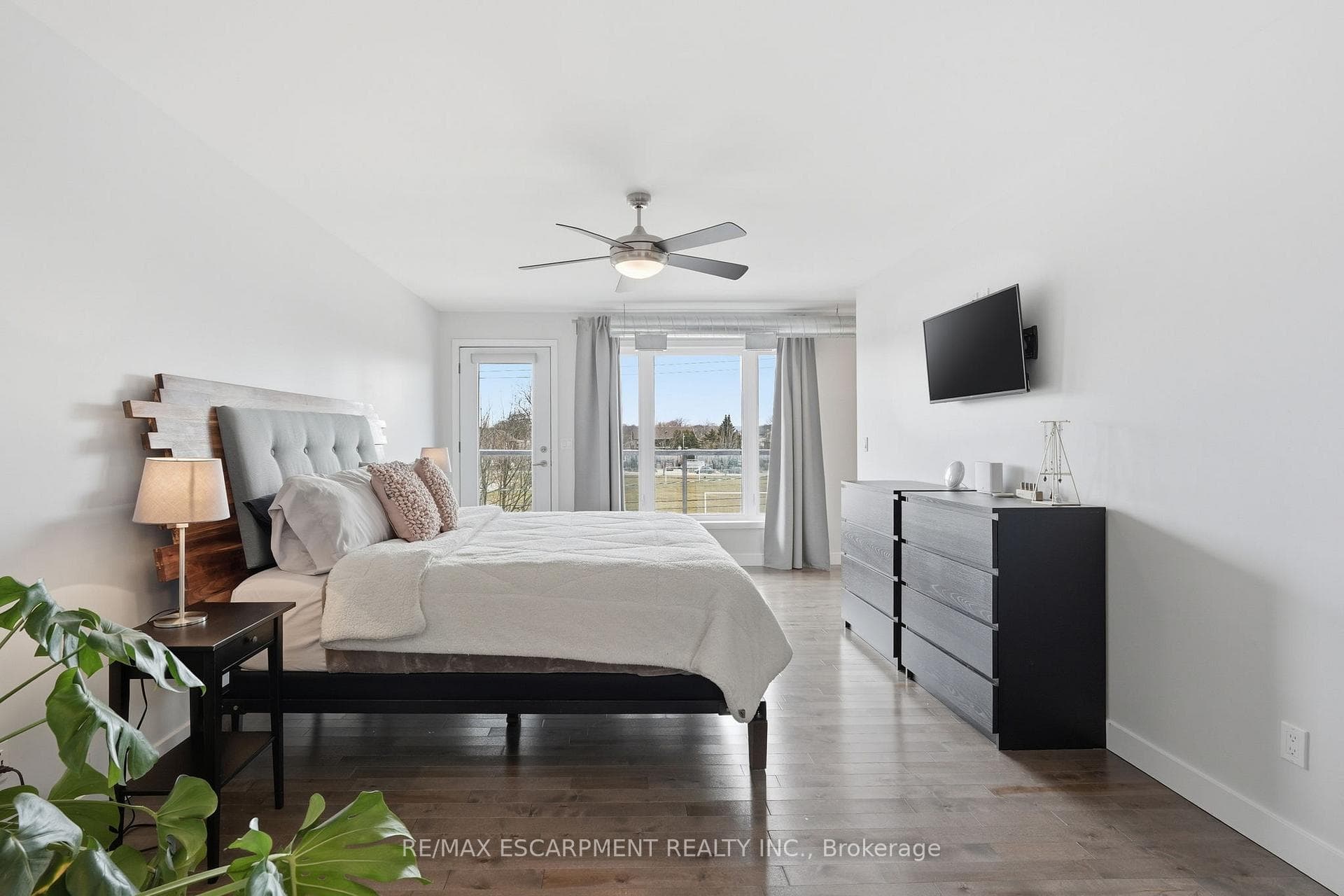414 JOHN Street photo 22
