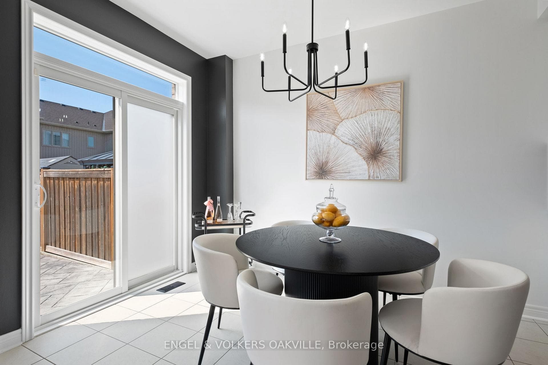 33 Sharpe Crescent photo 17