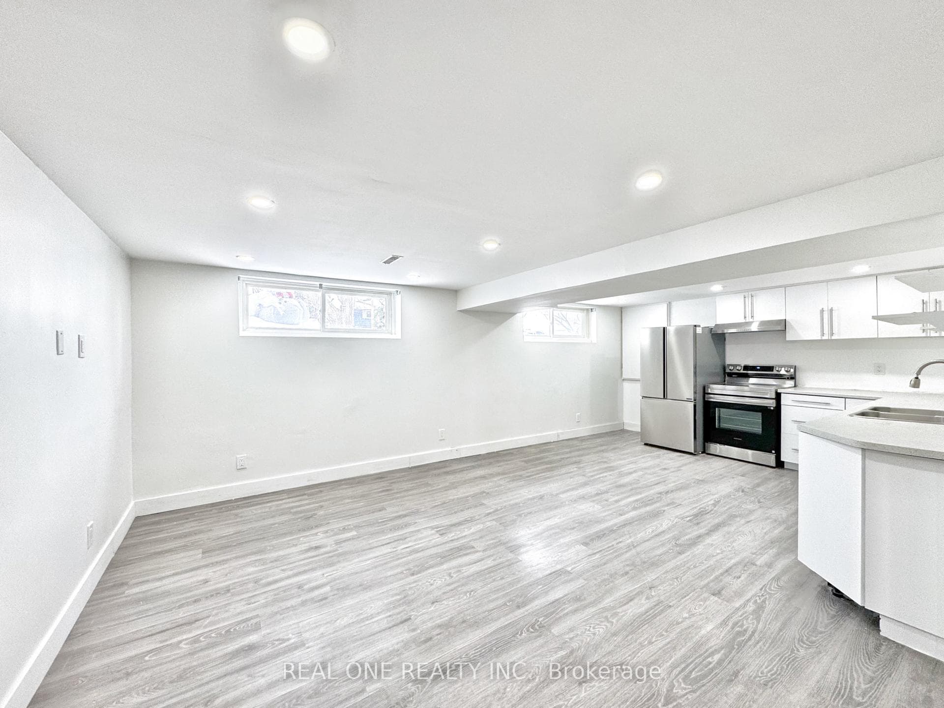61 College Crescent photo 2