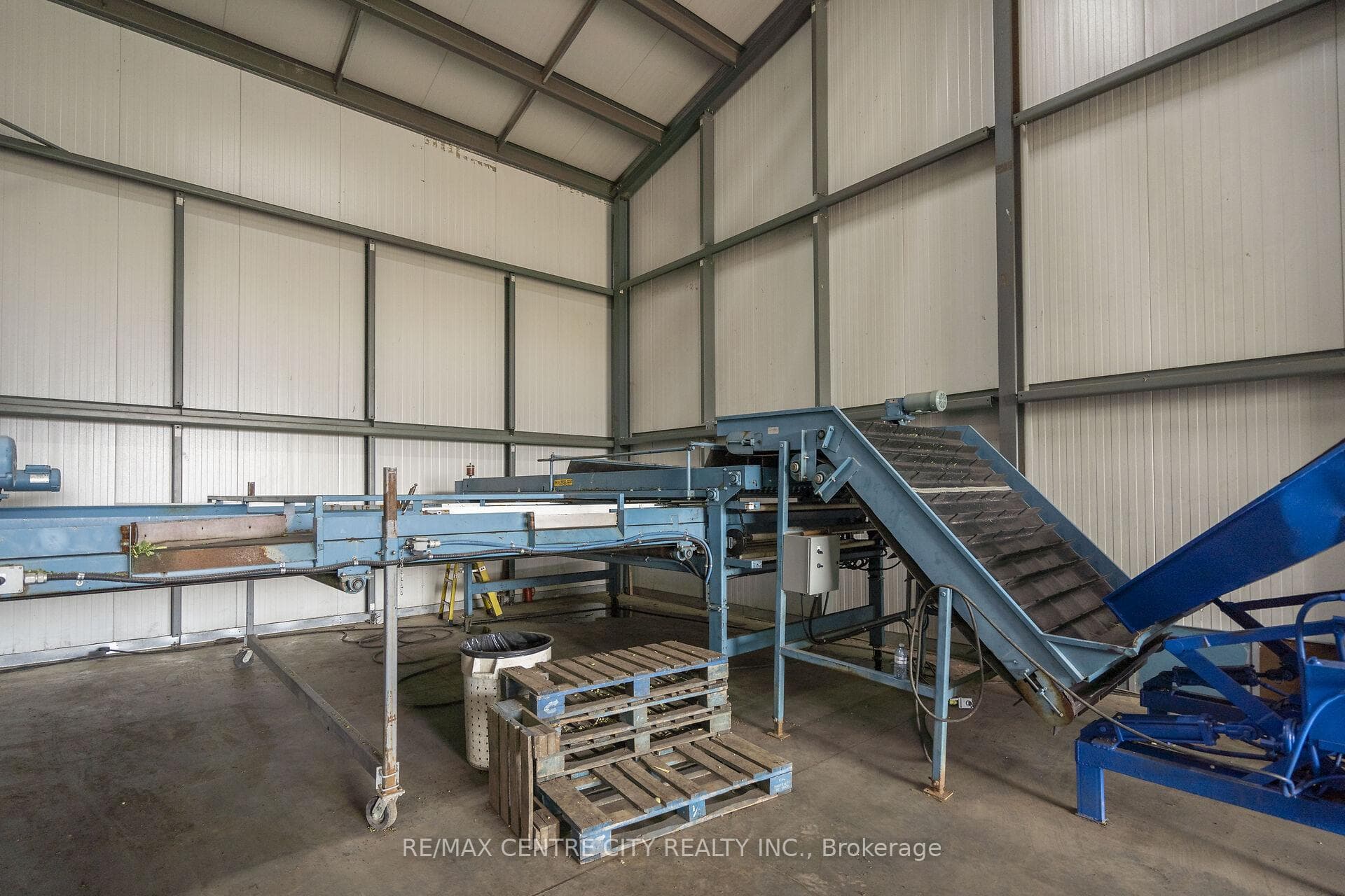 263243 Prouse Road photo 18