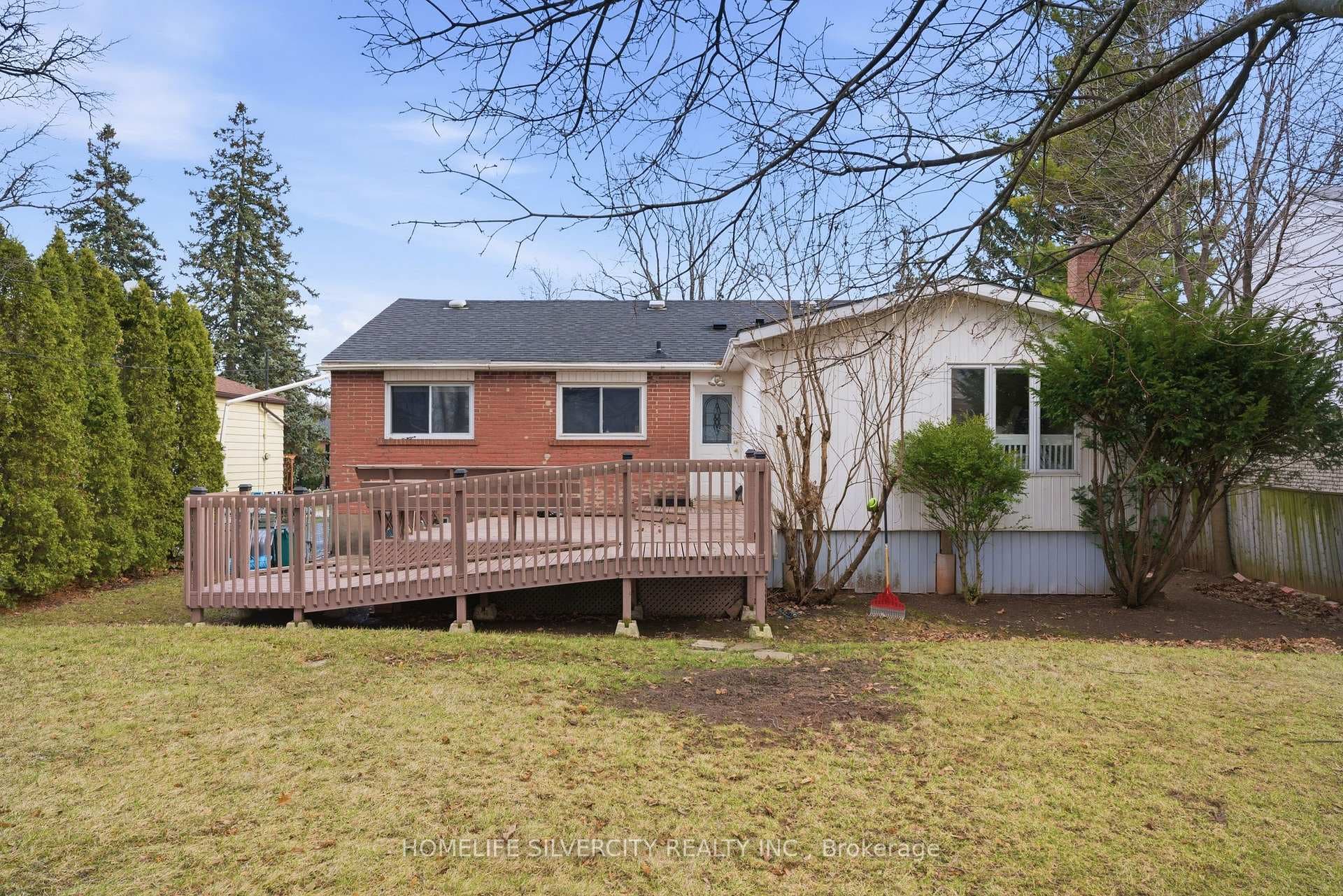 578 Trafford Crescent photo 21